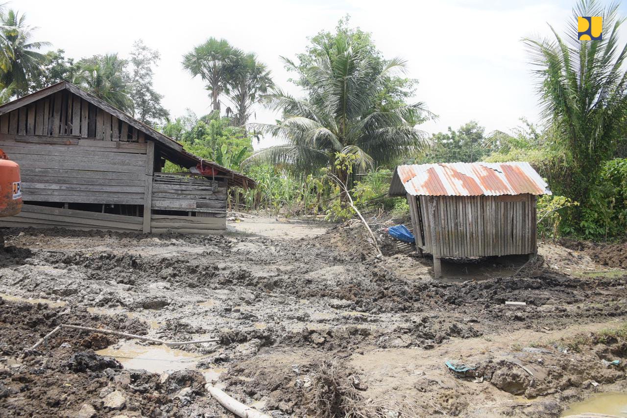 Menteri Basuki Tinjau Penanganan Banjir Aceh Utara - Hal.2